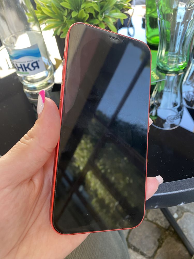 iphone 12 червен