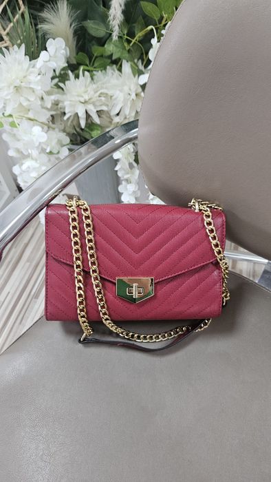 Червена кожена чанта