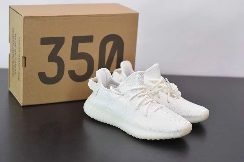 Adidasi Yeezy 350 boost albi white