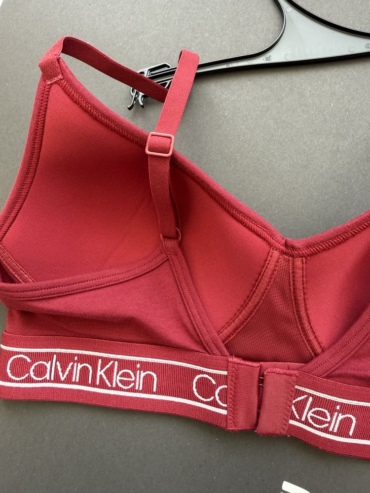 Спортен сутиен, бюстие Calvin Klein /S, М/