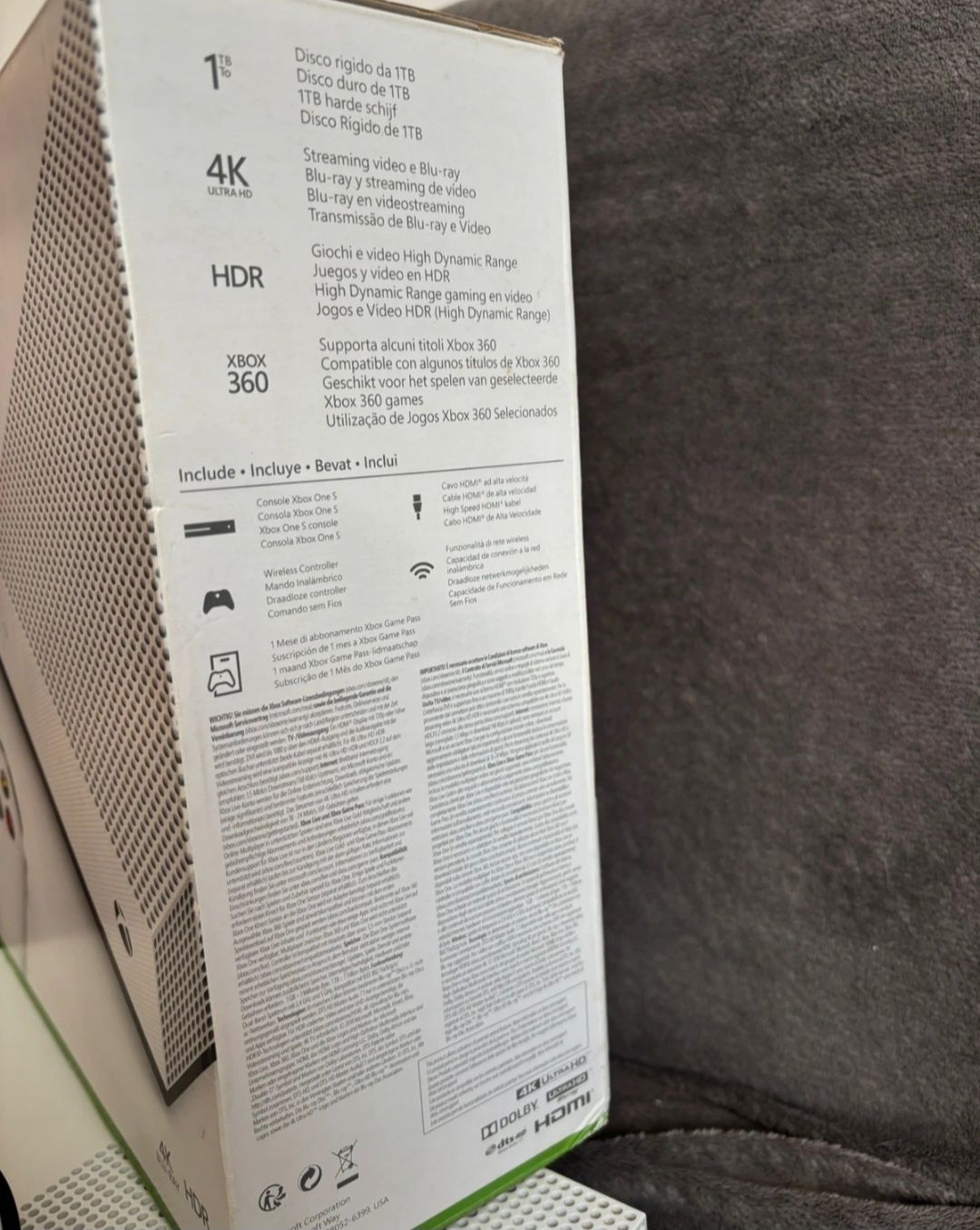 Vând Xbox One S 1 TB