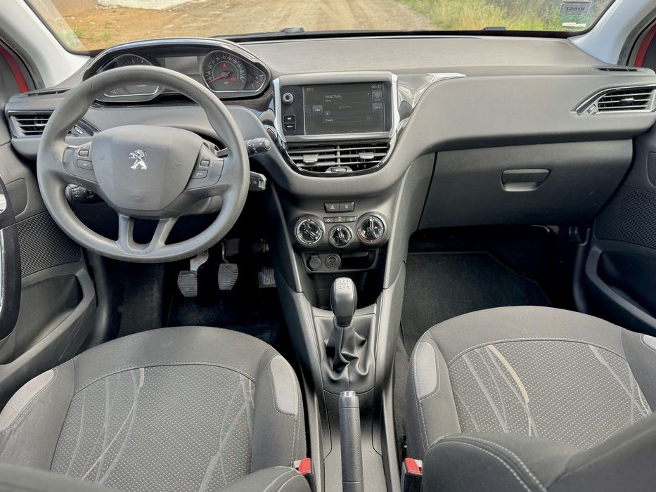 Peugeot 208 2015 Climatic Senzori parcare Navi LED