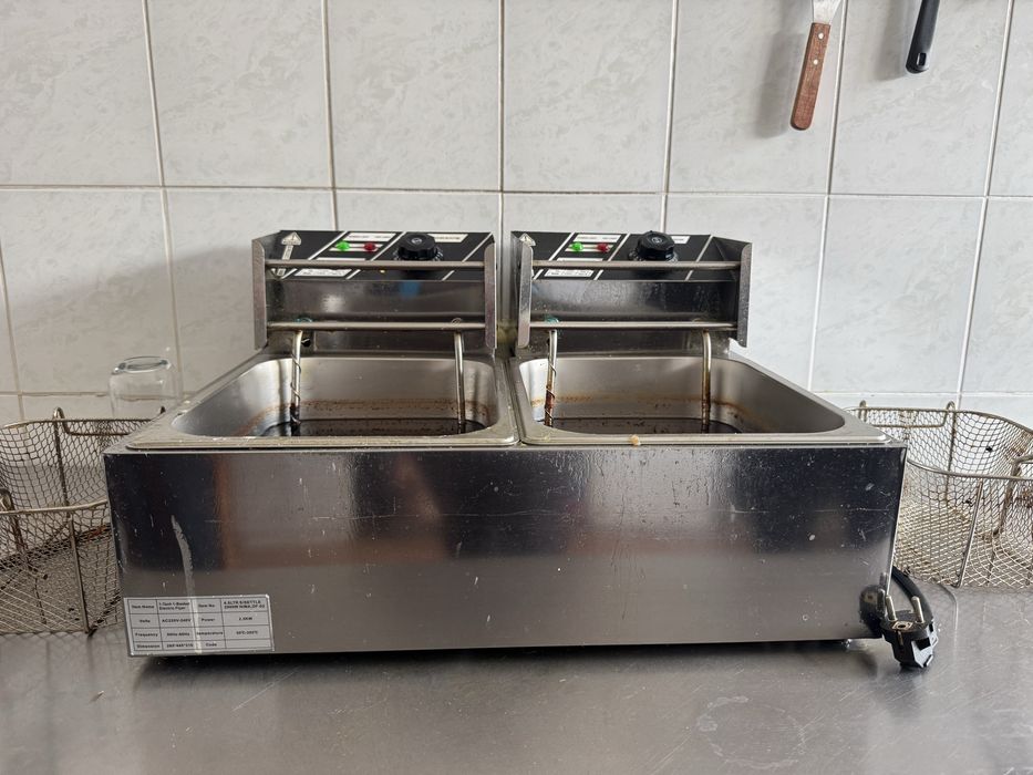 Фритюрница , столы металические , куханные