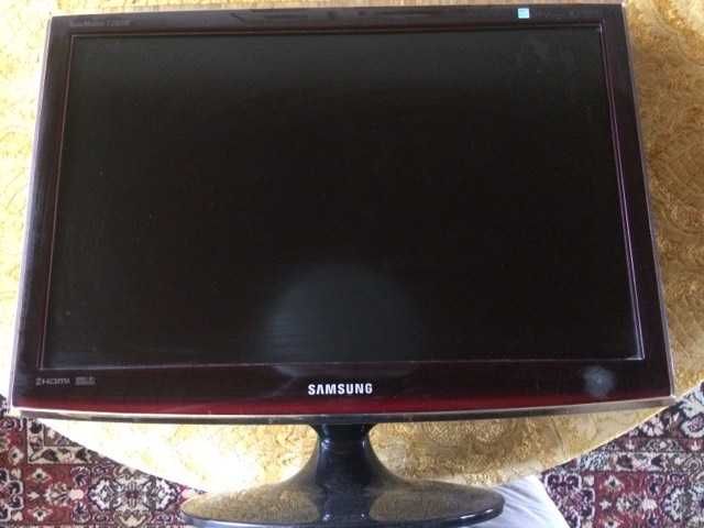 Два монитора Samsung SyncMaster T220HD