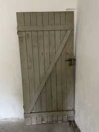 Дървена врата