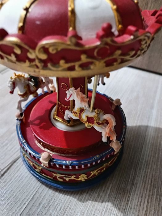 Carusel muzical rotativ