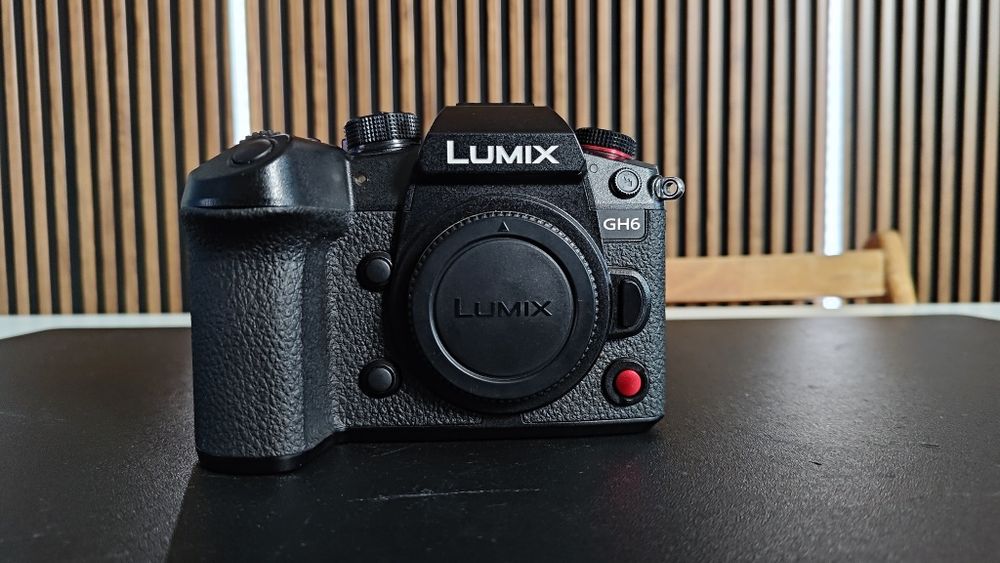 Камера Lumix GH6