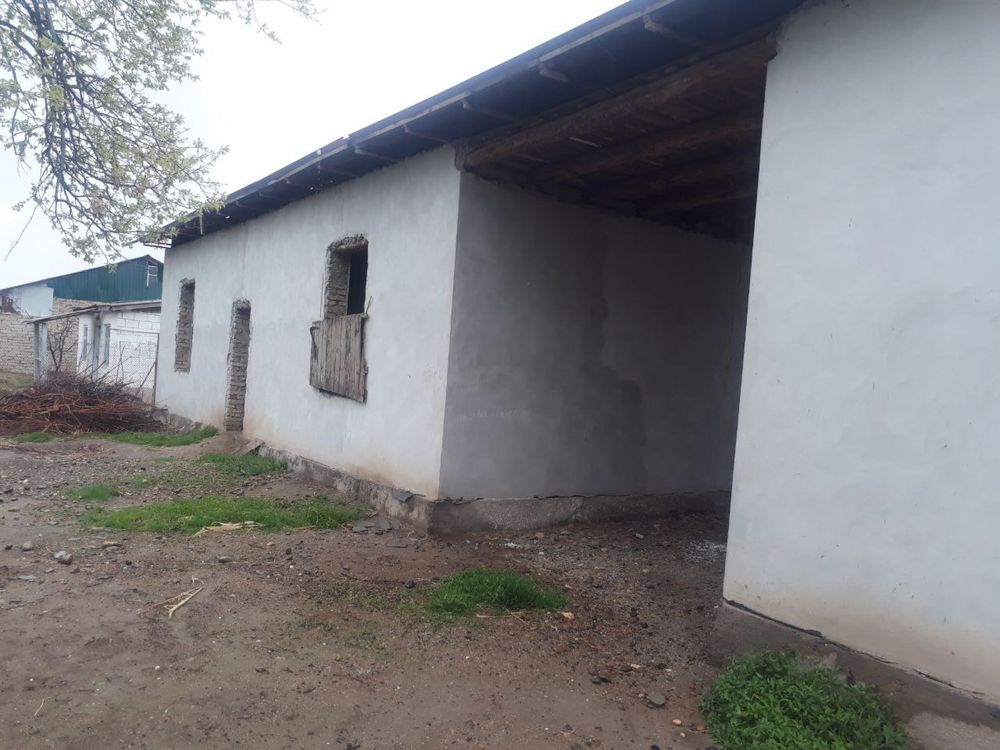Remonti tugallanmagan 6 xonalik dacha sotiladi