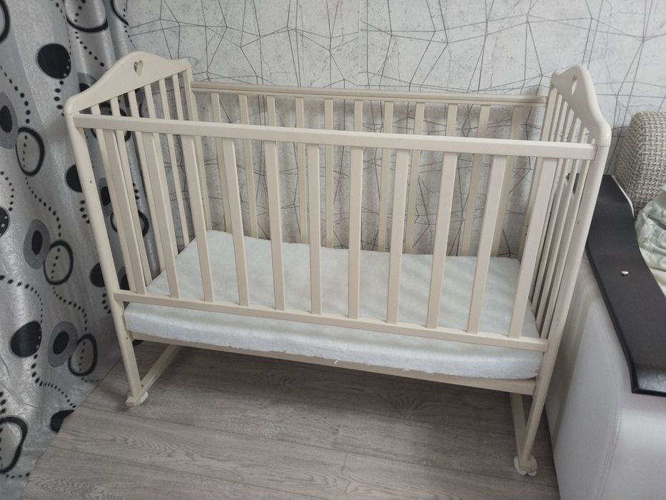 Продам детскую кроватку