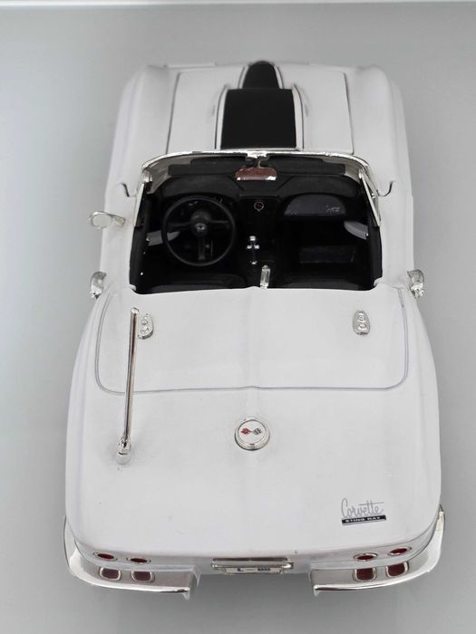 Macheta Auto 1/18 ERTL Chevrolet Corvette Sting Ray 427