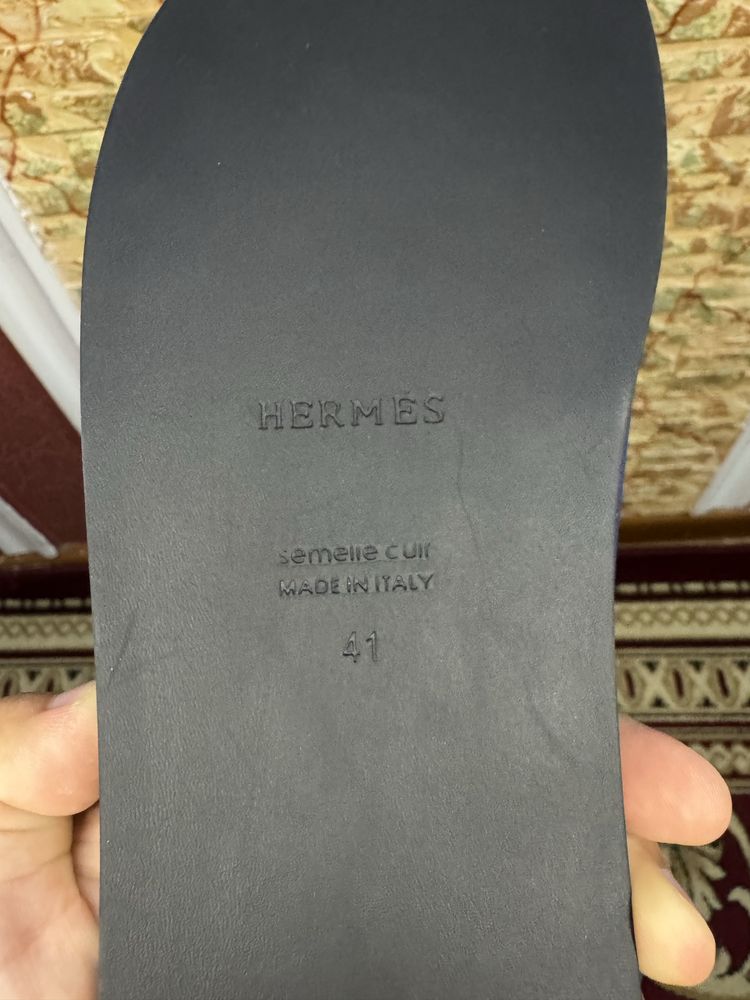 Тапочки Hermes.