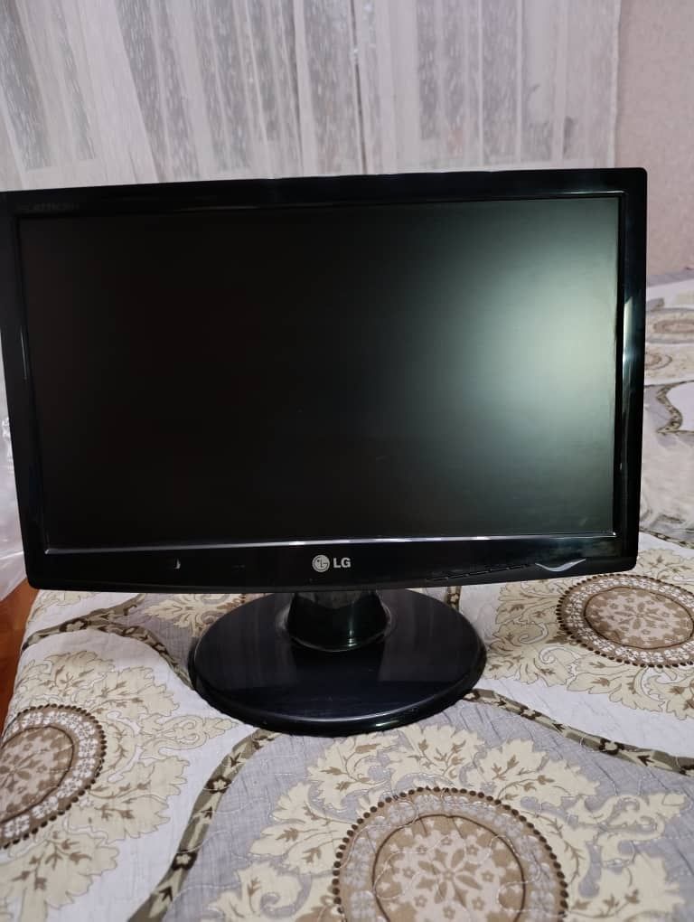 Монитор LG в хорошем состоянии, б/у