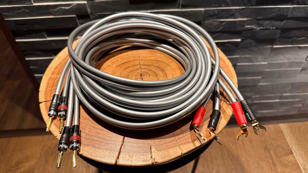 Cablu boxe QED XT40i – 2x4 metri + Conectori QED Airloc