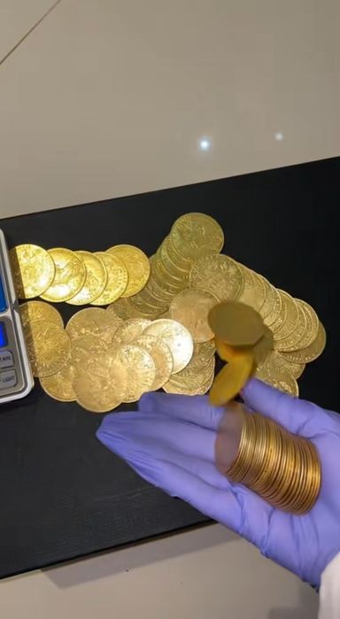 Vand monde placate cu aur de 24k, ies pe piatra