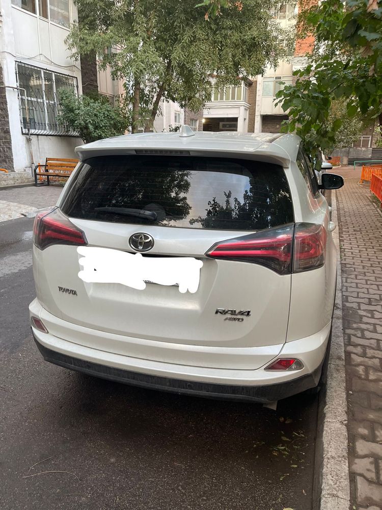 Машина Toyota Rav 4,2019 года