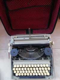 Пишеща машина с капак