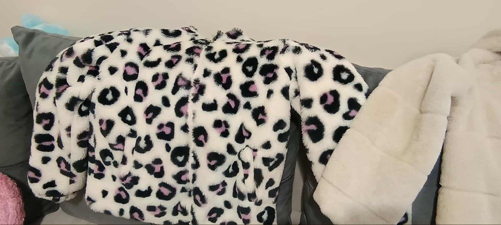 Страхотно кожено яке и две плюшки