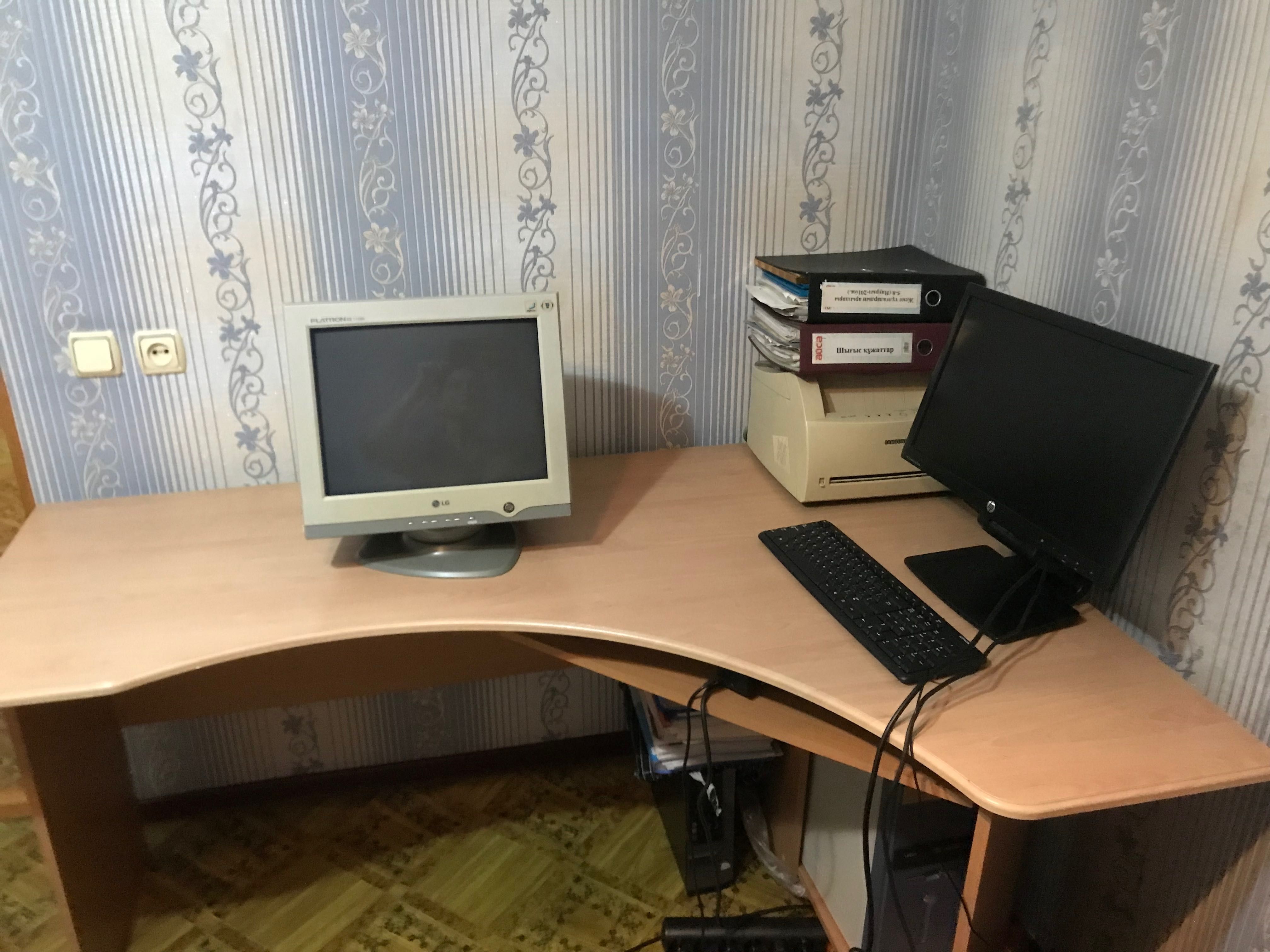 Компьютерный стол