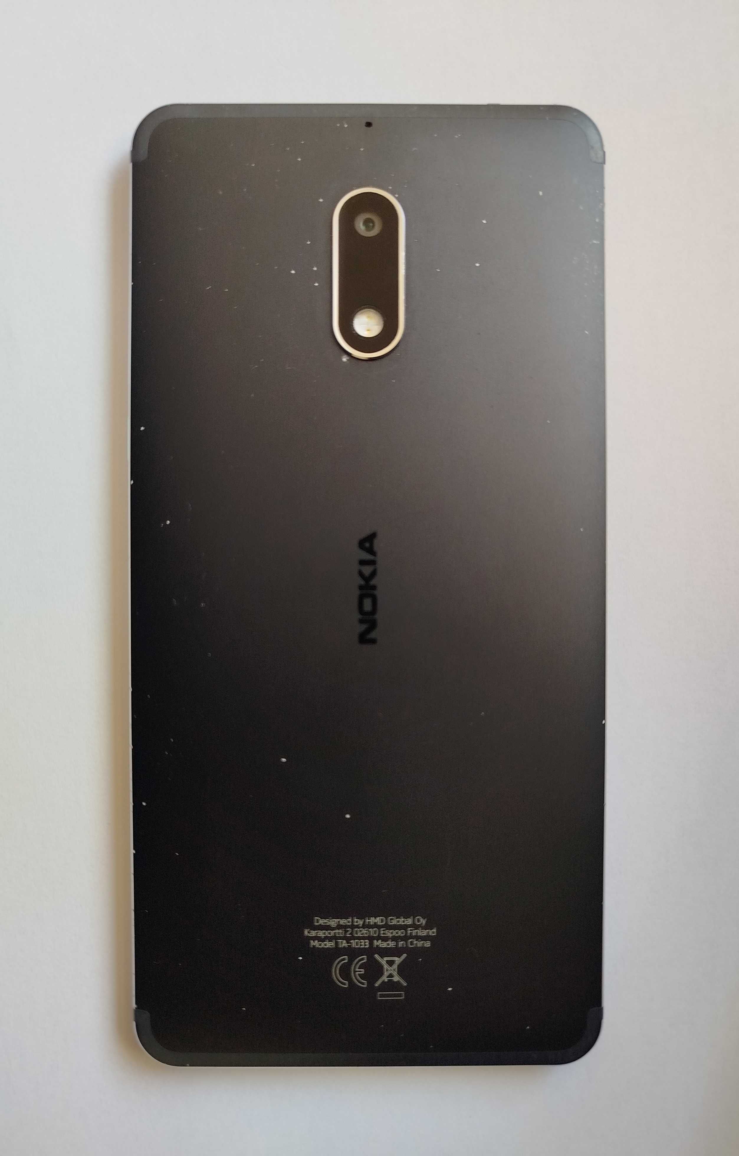 Nokia 6 в комплект със зарядно и слушалки