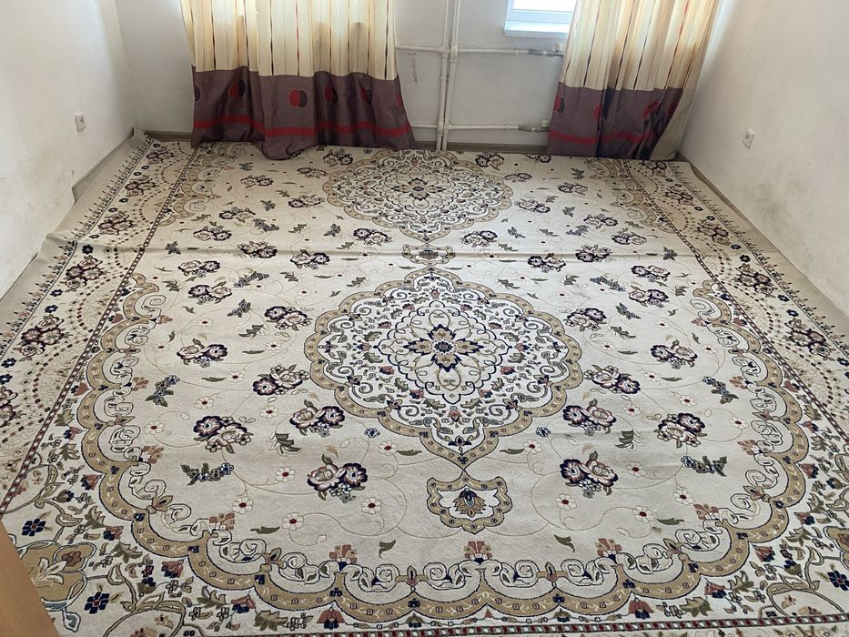 Продается ковер в хорошем состоянии