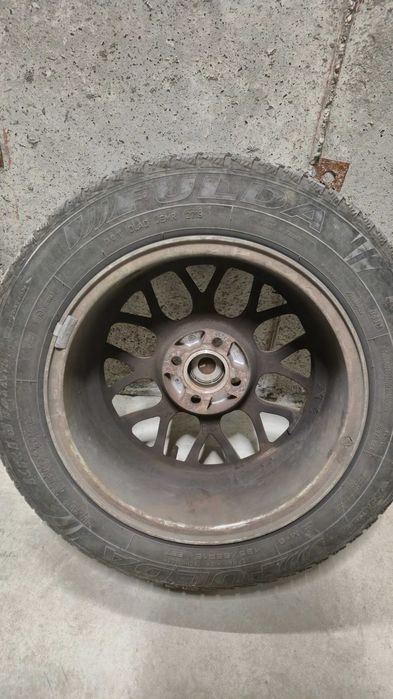 Продавам комплект джанти 15" със зимни гуми 185/65/15