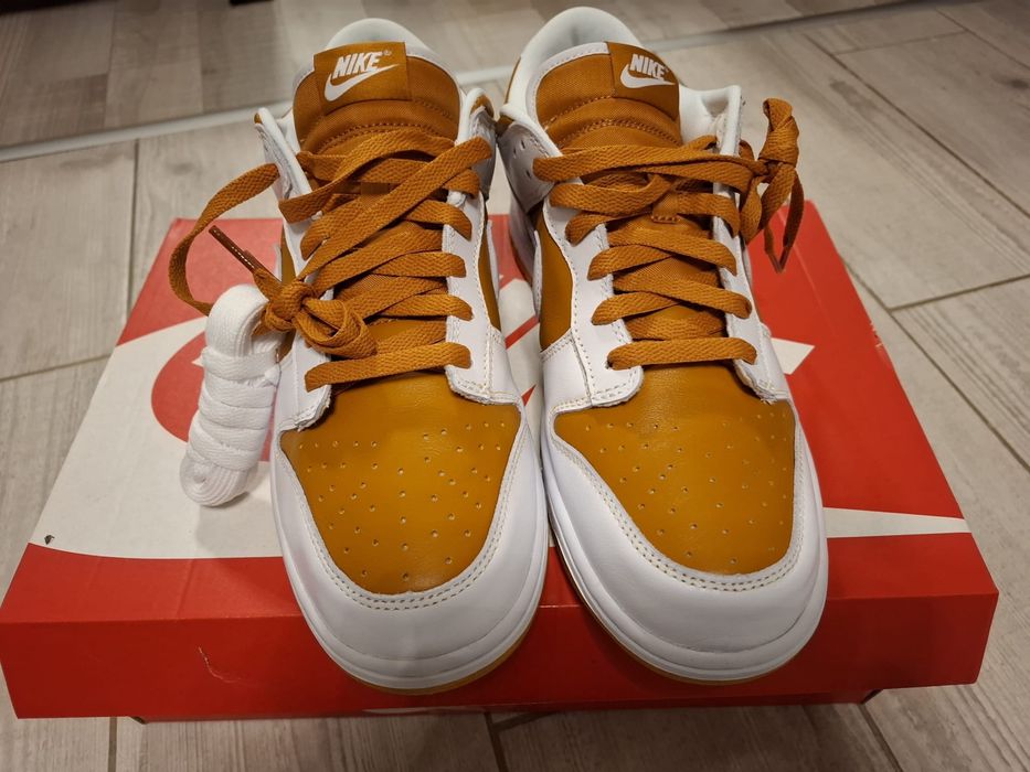Nike Dunk noi cu eticheta