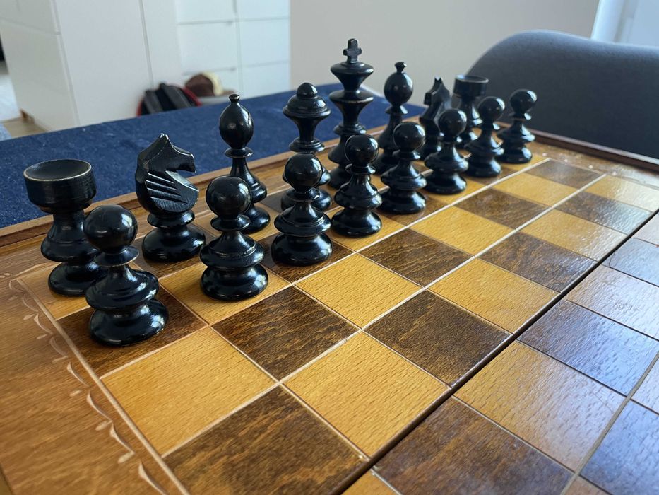 Set de sah Romanesc anii 70 varianta rara  export rege cu cruce