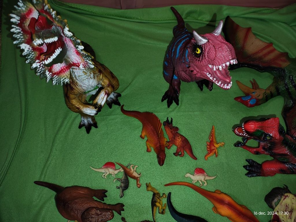 Dinozauri jucarii