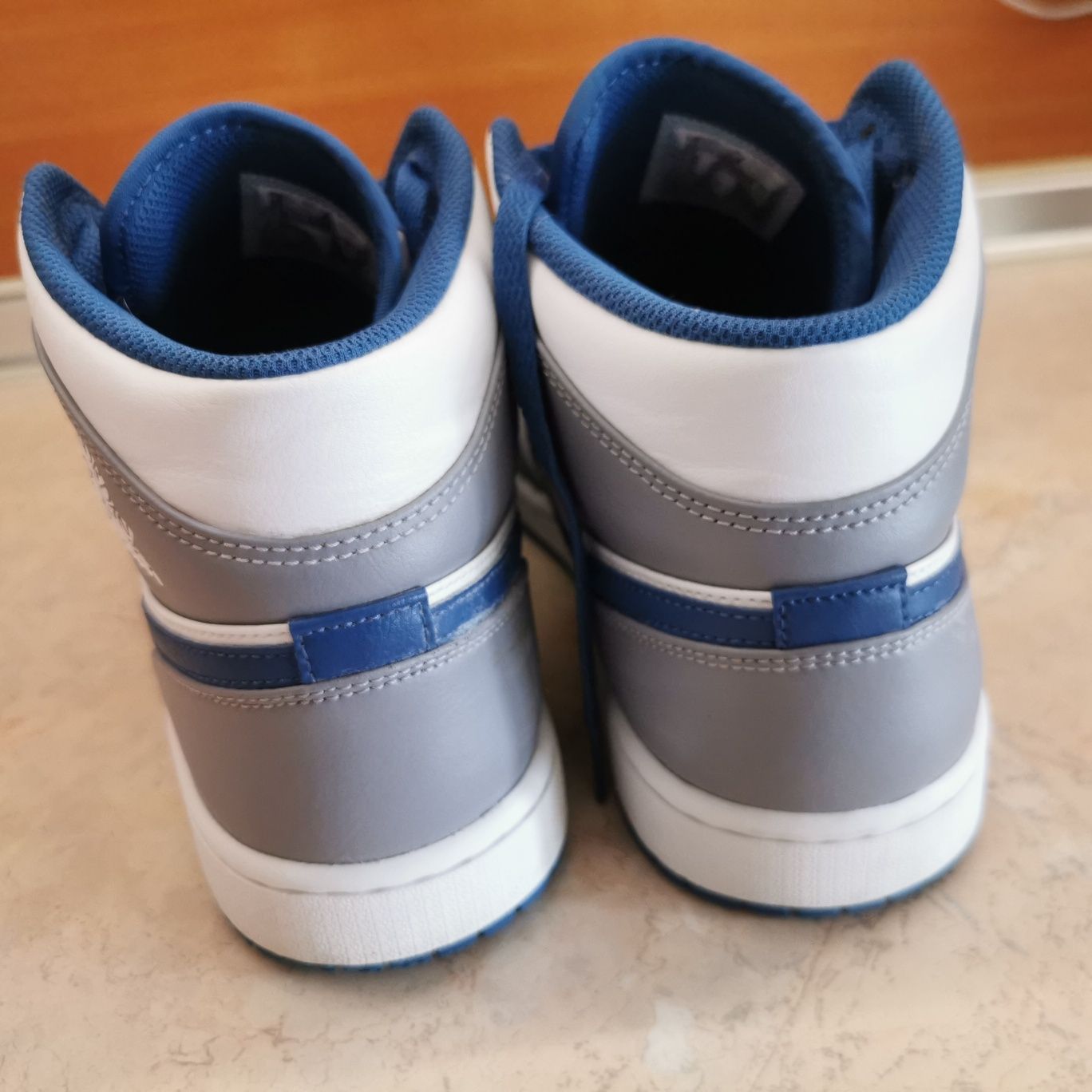 ОРИГИНАЛНИ Air Jordan 1 Mid True Blue 44