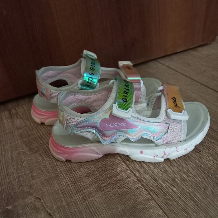 Сандали на девочку в садик