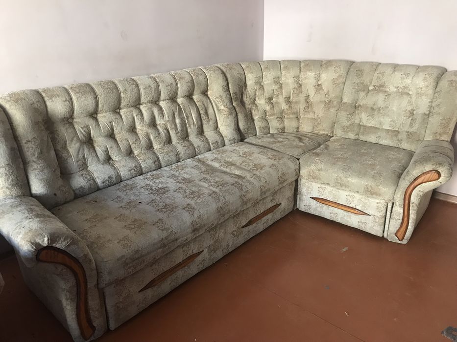 Продам угловой диван с креслом