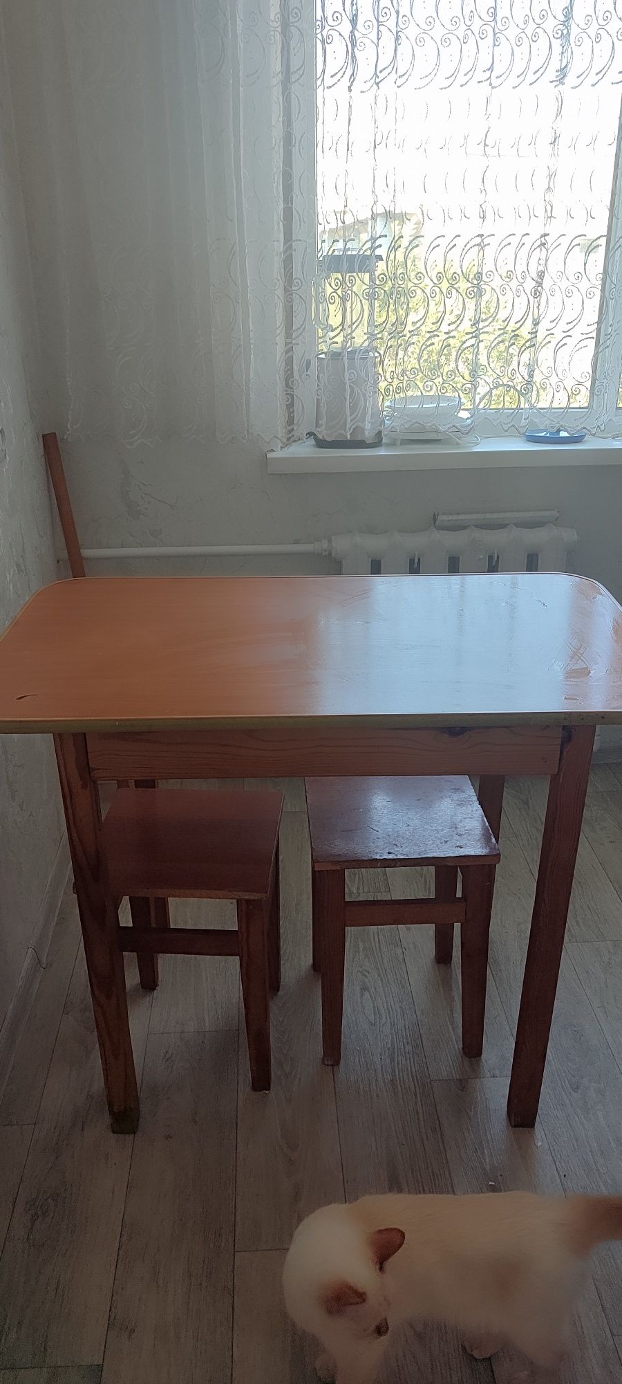 Продается  кухонный стол