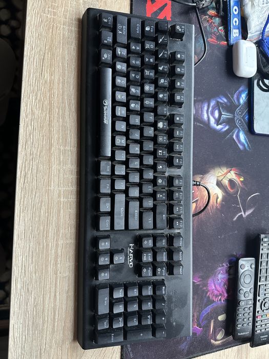 Продавам механична клавиатура с подсветки