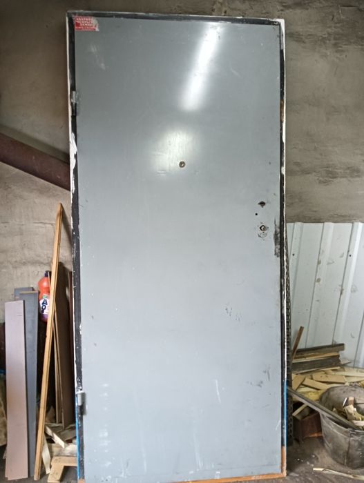 Продам дверь железную входную