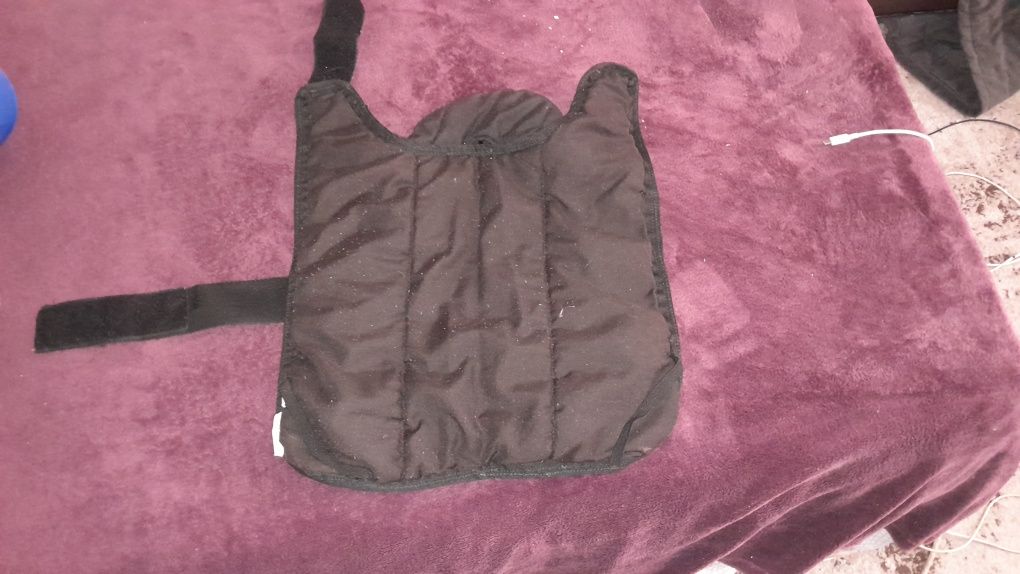 Vind hăinuțe și accesorii pt catel