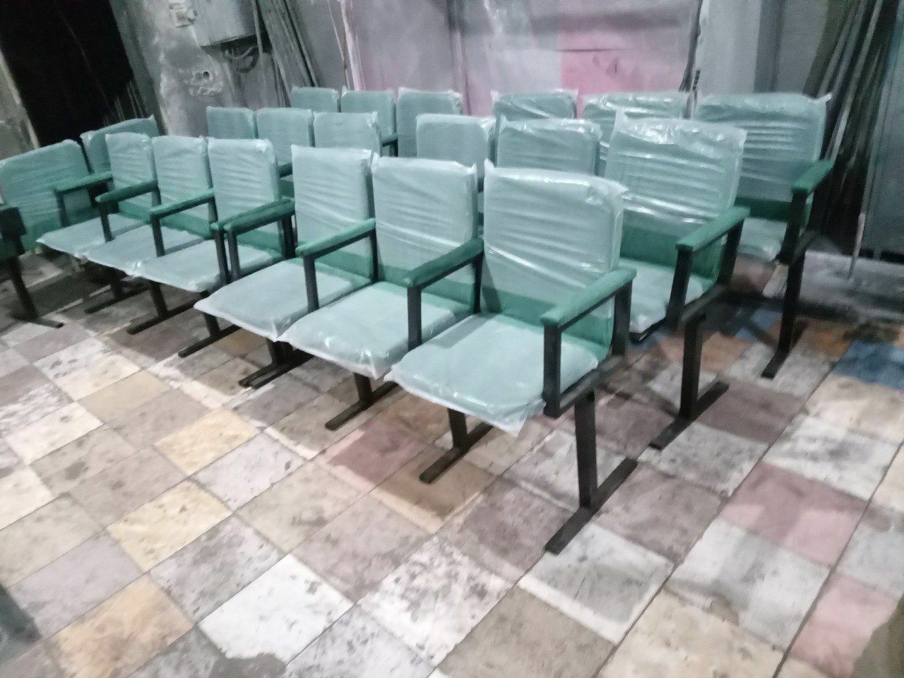 Театральные кресла в конференц зал в кинотеатр алдито