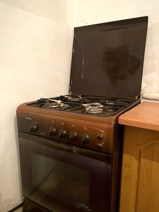 Продам газовую плиту