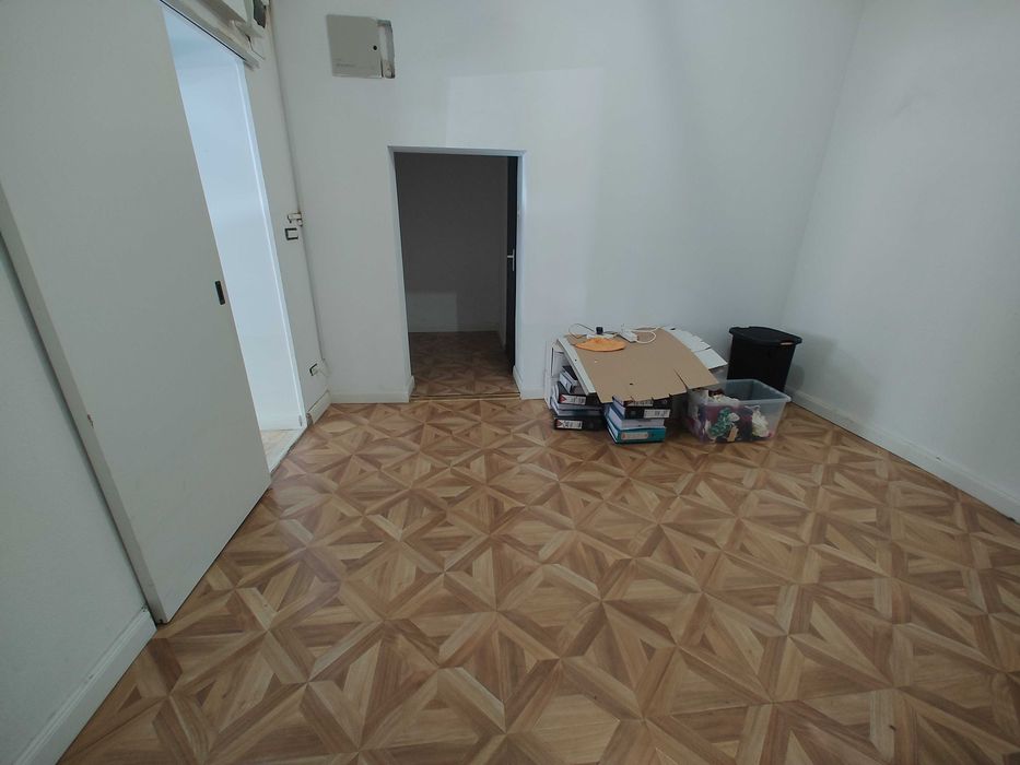 Inchiriem spatiu comercial central 110mp