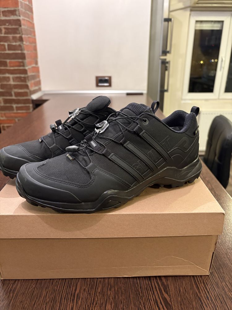 Vând Adidas Terrex
