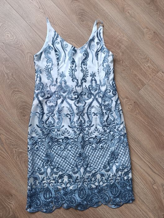 Lucy красива рокля, L