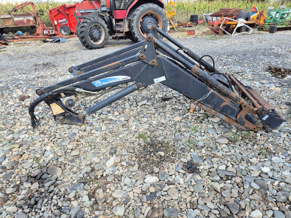 Incarcator frontal Stoll. Pentru tractor