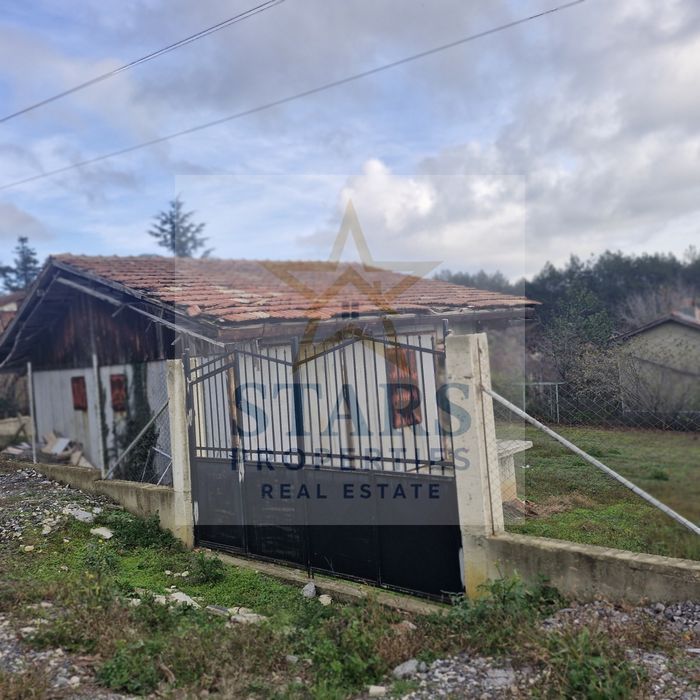 Парцел 584 кв.м  с постройка