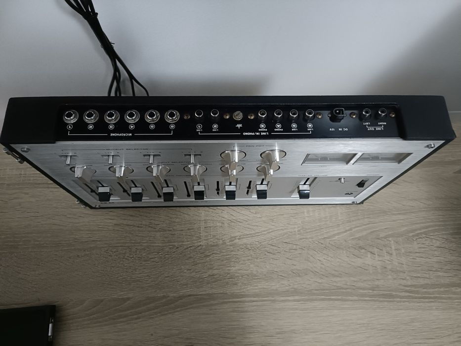 Akai MM 62 mixer audio de colecție cu VU mere perfect funcțional!