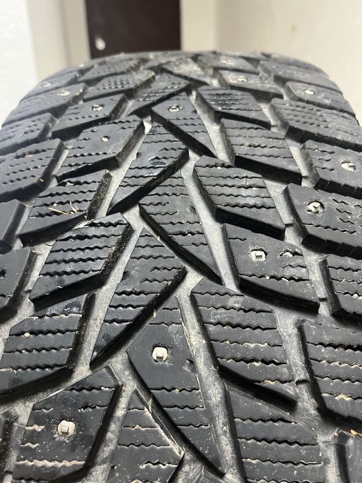 Комплект зимней шипованной резины Dunlop 255/55/18