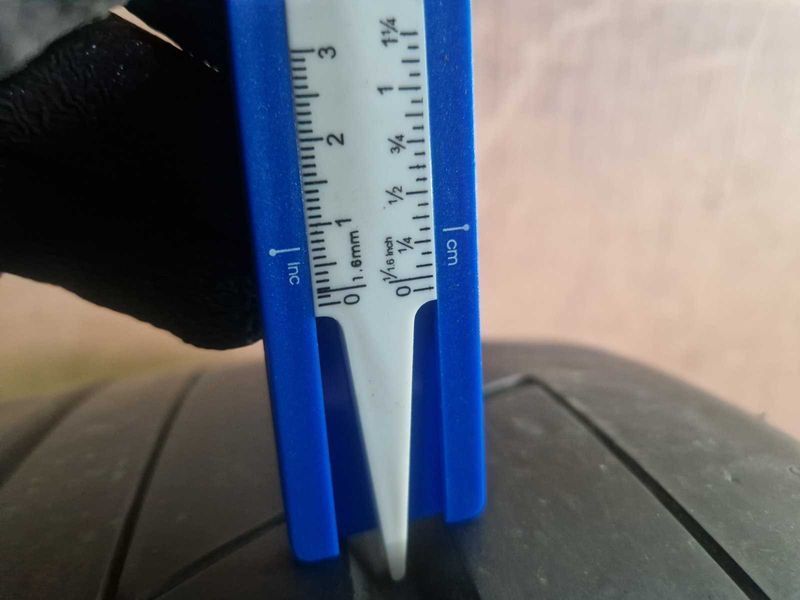 2 Bridgestone R20 285/35
летни гуми
DOT4117