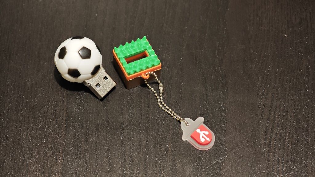 USB флаш памет 64 гб / Футболна топка