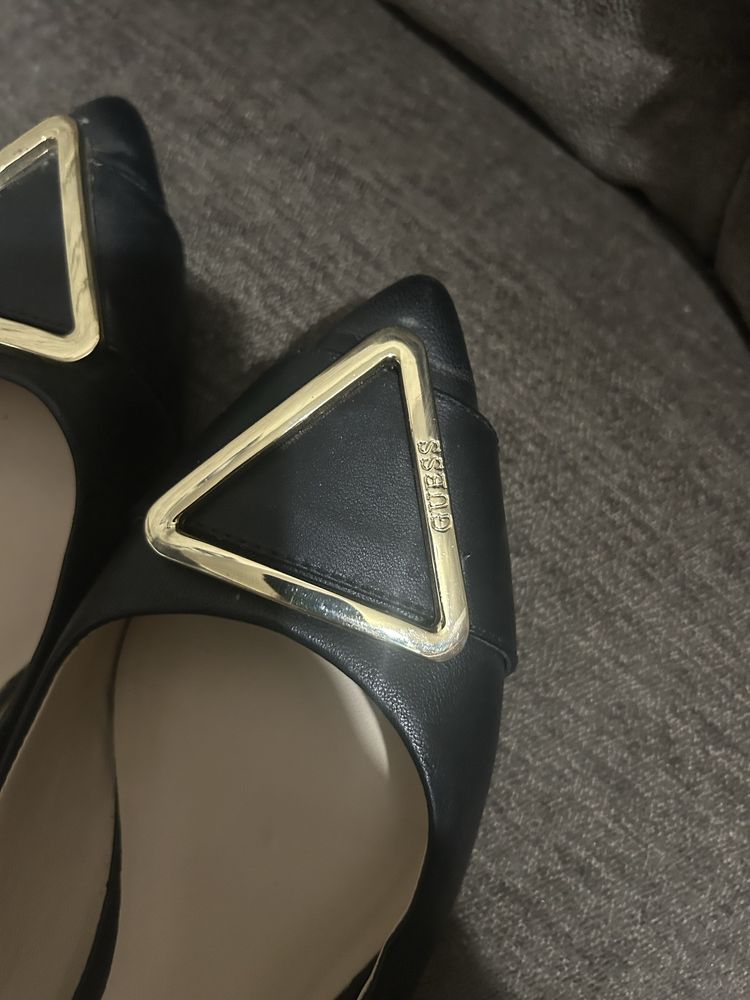 Обувки Guess 37n