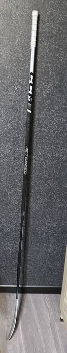 Продам хоккейную клюшку