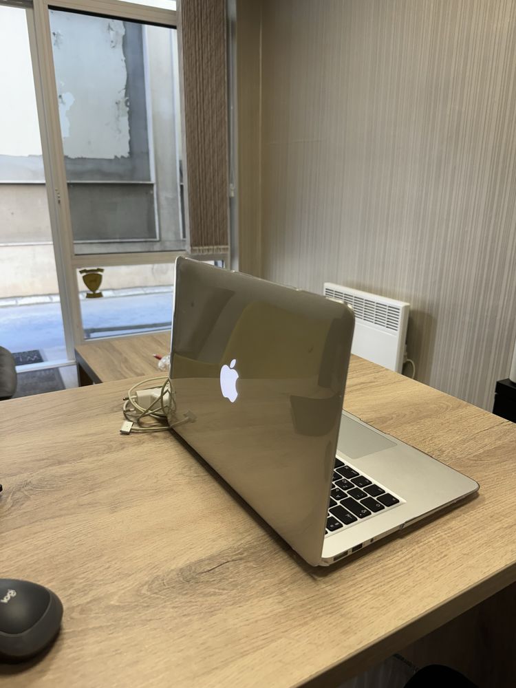 MacBook air 13 inch като нов