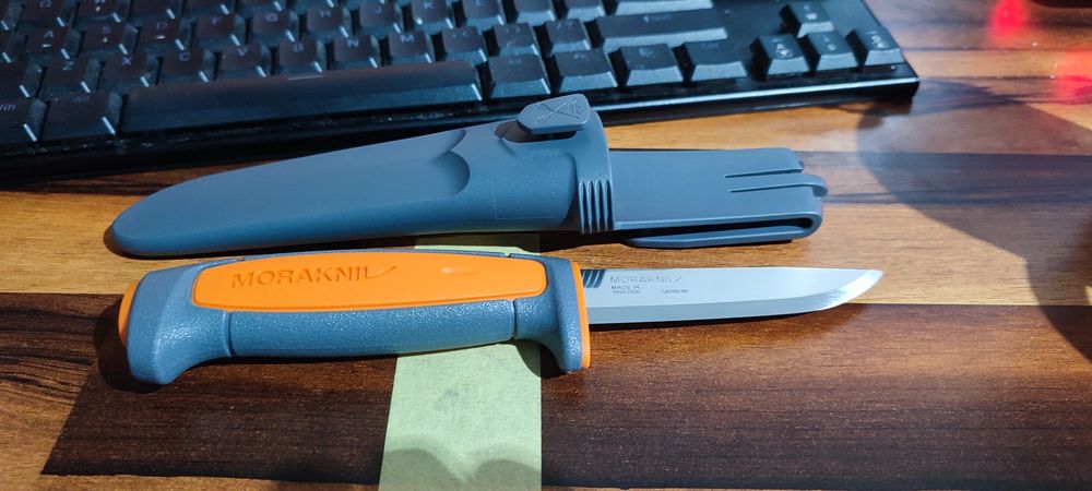 cutite supravietuire bushcraft si vanatoare Mora morakniv otel carbo